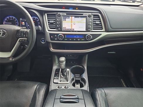 Used 2019 Toyota Highlander Limited image 14