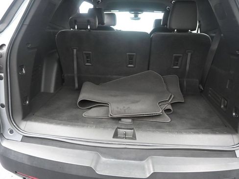 Used 2023 Chevrolet Traverse RS FWD image 13