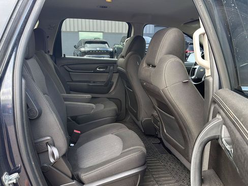 Used 2017 Chevrolet Traverse LT w/ Style and Technology Package FWD image 12