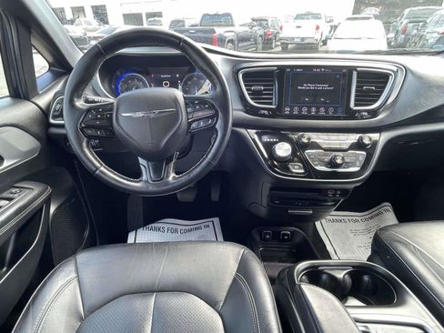 Used 2018 Chrysler Pacifica Touring-L Plus w/ Advanced Safetytec Group FWD image 15