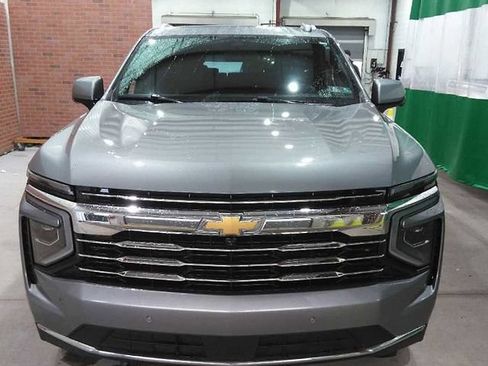 Used 2025 Chevrolet Tahoe LT AWD/4WD image 3