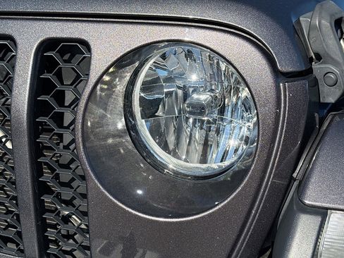 Used 2020 Jeep Gladiator Sport w/ Quick Order Package 24S image 9