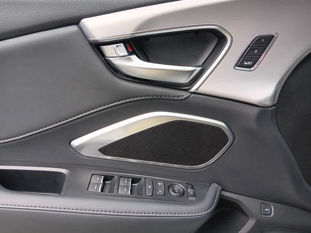 Used 2024 Acura RDX SH-AWD image 30
