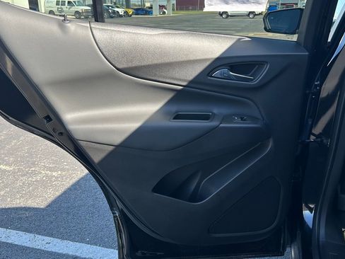 Used 2023 Chevrolet Equinox LT image 17