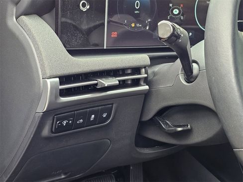 Certified 2025 Hyundai Santa Cruz Limited image 18