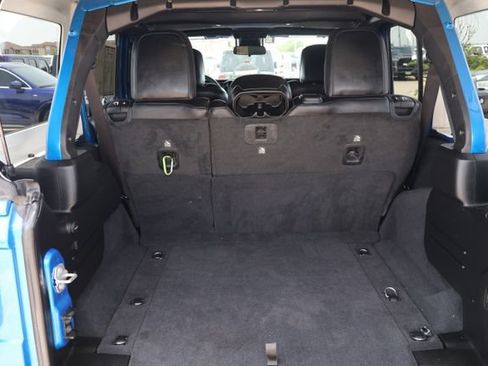 Used 2025 Jeep Wrangler Unlimited Rubicon w/ Convenience Group AWD/4WD image 7