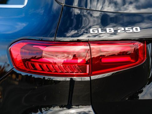 Certified 2025 Mercedes-Benz GLB 250 image 8