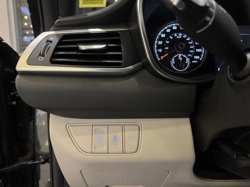 Used 2023 Genesis G70 2.0T image 13