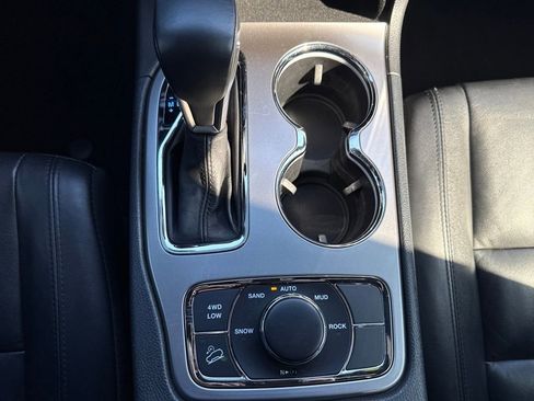 Used 2020 Jeep Grand Cherokee Limited image 23