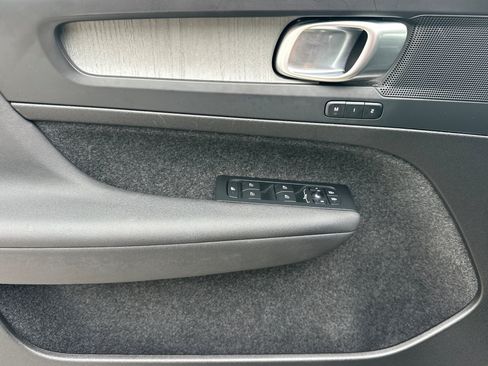 Certified 2025 Volvo XC40 B5 Plus AWD/4WD image 11