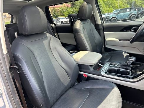 Used 2023 Kia Carnival SX Prestige FWD image 38