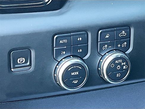 Used 2024 GMC Sierra 1500 AT4 w/ Technology Package image 9