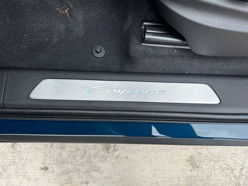 Used 2026 Porsche Cayenne AWD/4WD image 23