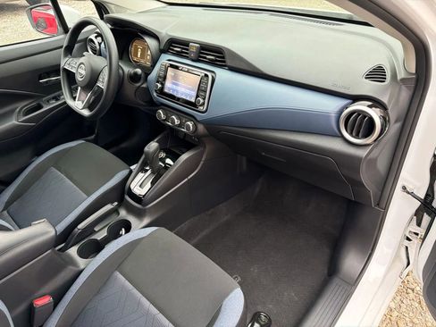 Used 2025 Nissan Versa SV image 32