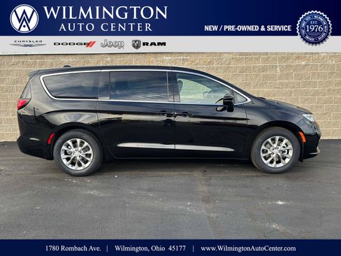 New 2026 Chrysler Pacifica Limited FWD image 1