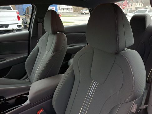 Used 2023 Hyundai Elantra SEL w/ Convenience Package image 14