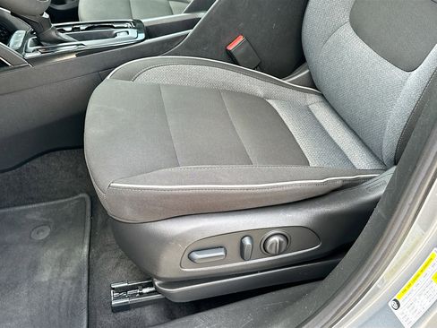 Used 2023 Chevrolet TrailBlazer LT FWD image 18