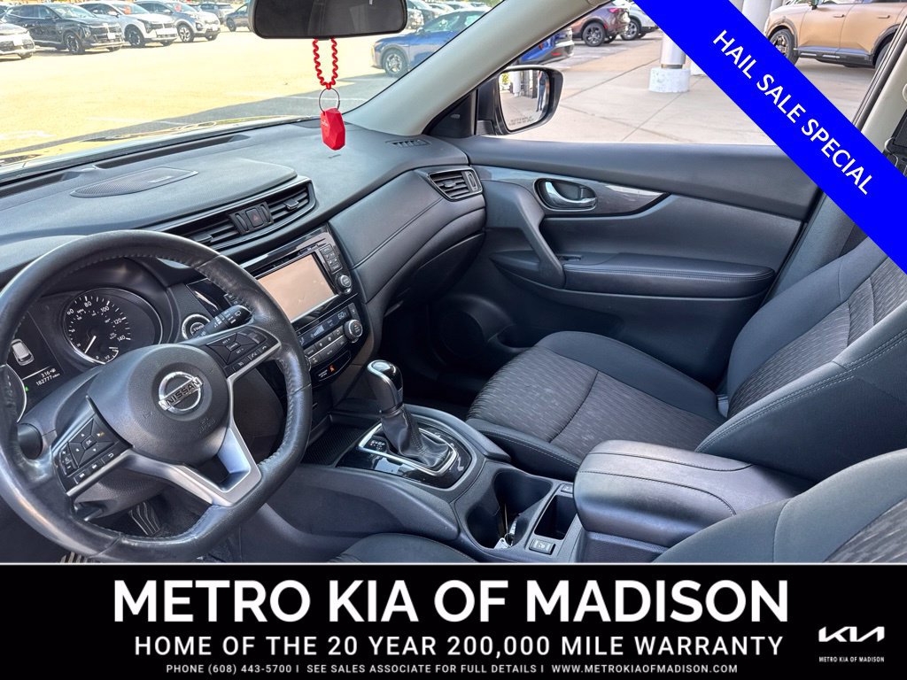Used 2017 Nissan Rogue SV AWD/4WD image 16