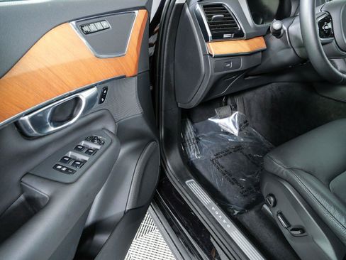 Used 2023 Volvo XC90 B6 Plus w/ Protection Package Premier AWD/4WD image 8