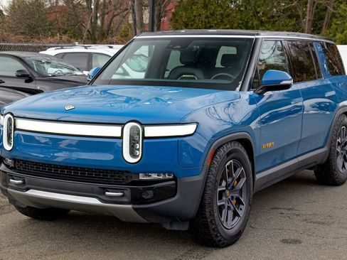 Used 2024 Rivian R1S Adventure image 3