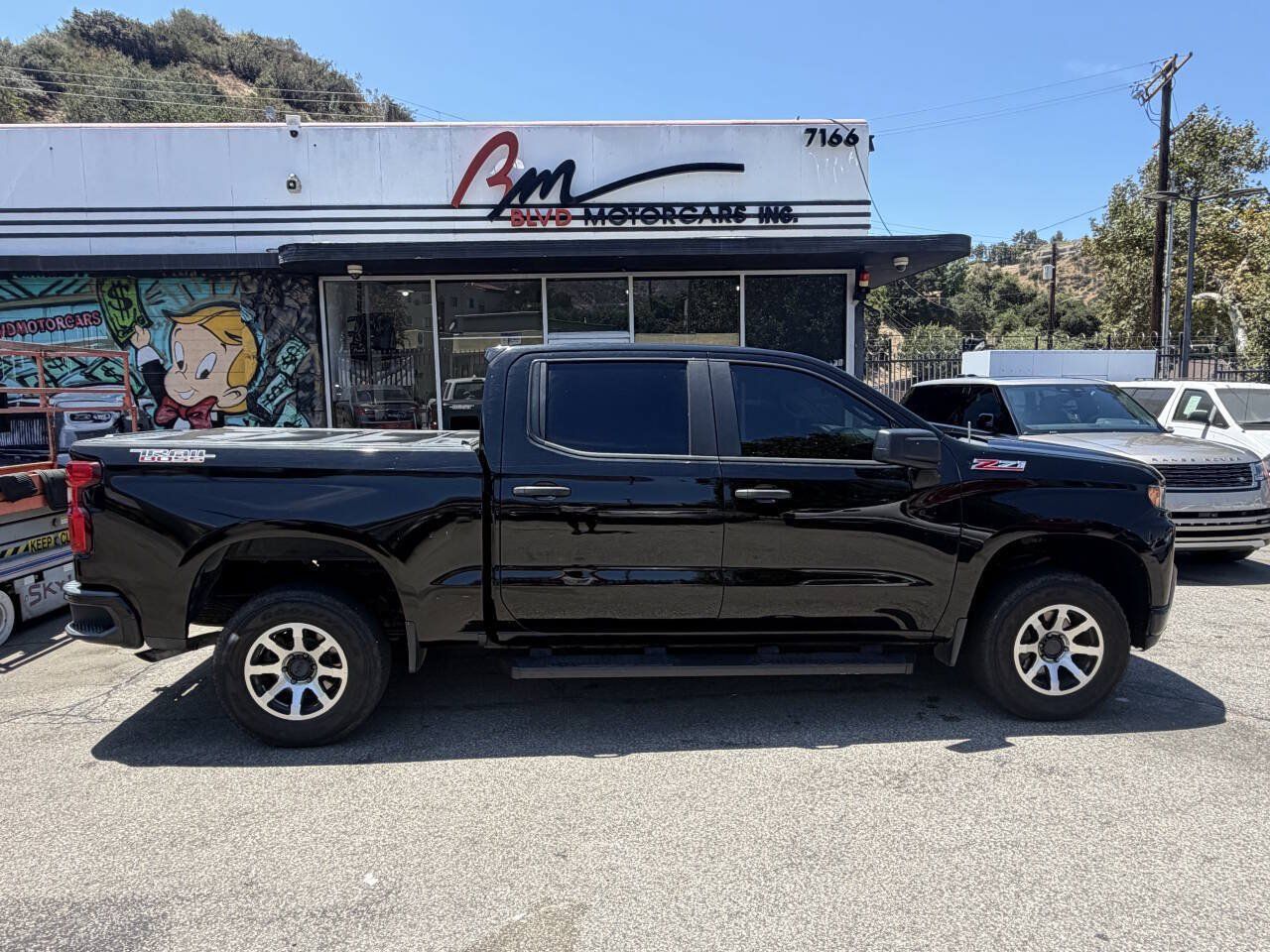 Used 2019 Chevrolet Silverado 1500 Custom Trail Boss w/ Custom Convenience Package AWD/4WD image 4