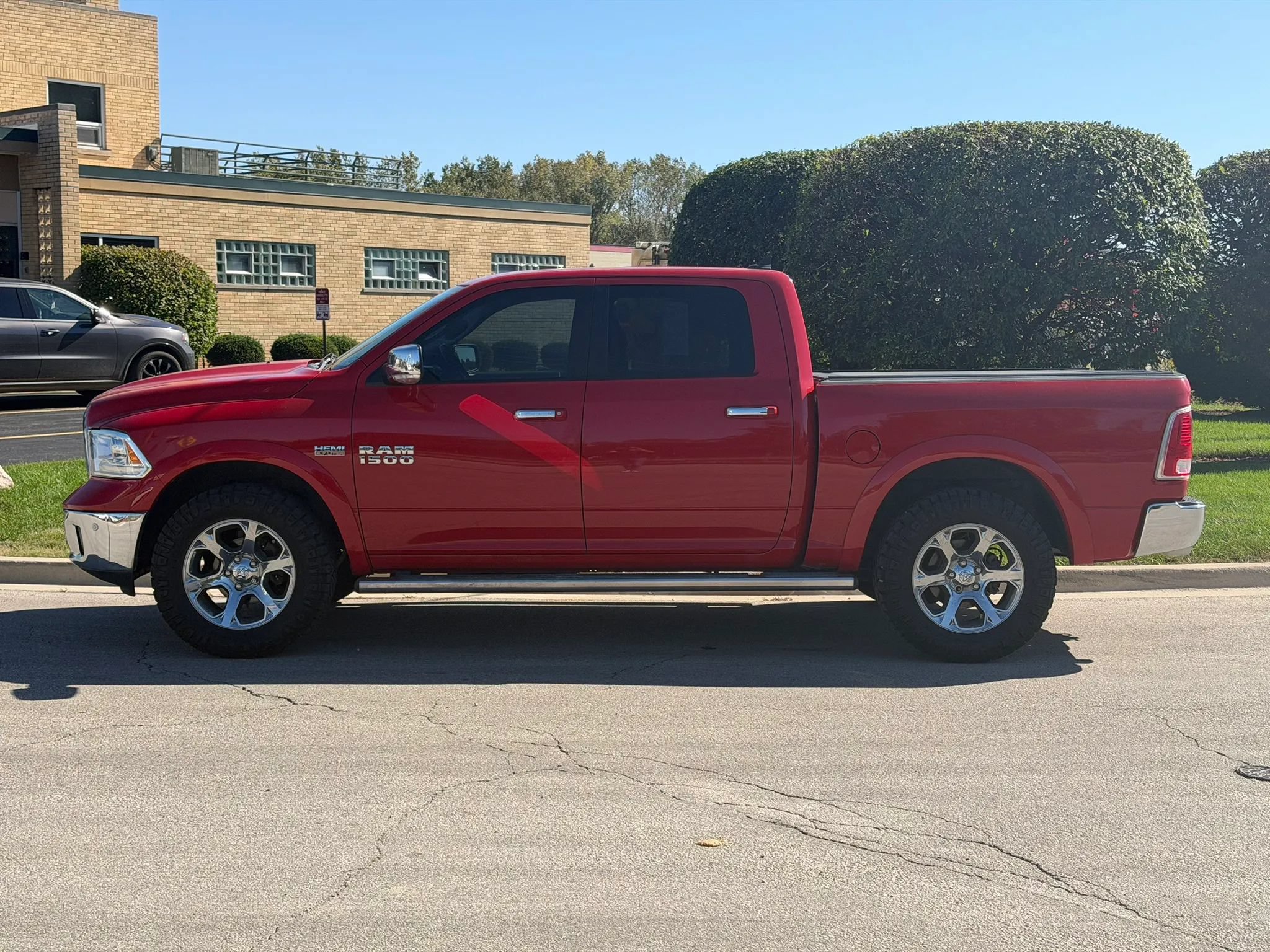 Used 2017 RAM 1500 Laramie w/ Convenience Group AWD/4WD image 2