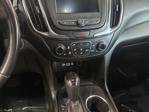 Used 2020 Chevrolet Equinox LT w/ Driver Convenience Package image 9