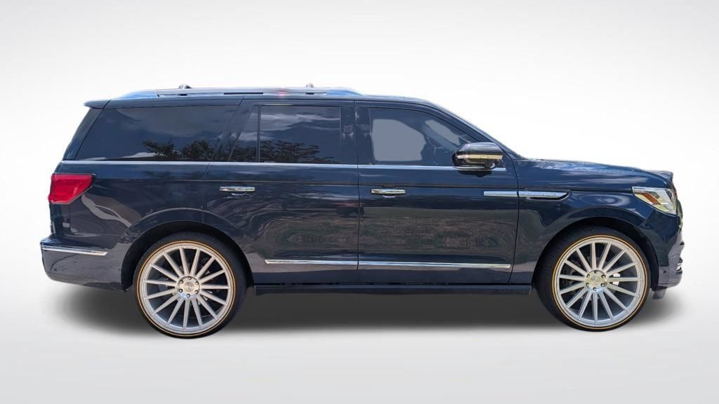 Used 2018 Lincoln Navigator Reserve w/ Technology Package AWD/4WD image 3