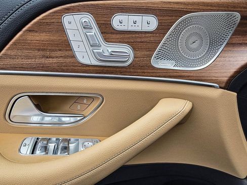 New 2026 Mercedes-Benz GLS 580 4MATIC image 8