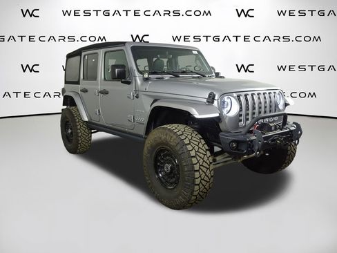 Used 2018 Jeep Wrangler Unlimited Sahara image 2