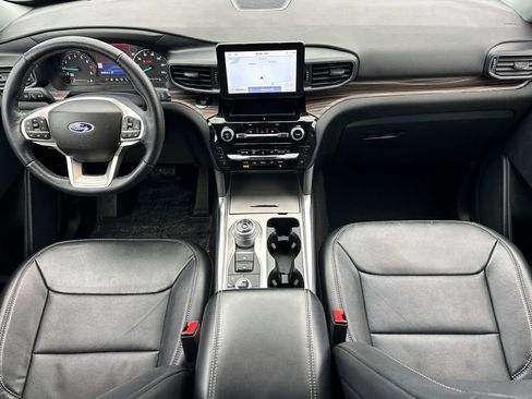 Used 2023 Ford Explorer Limited image 12