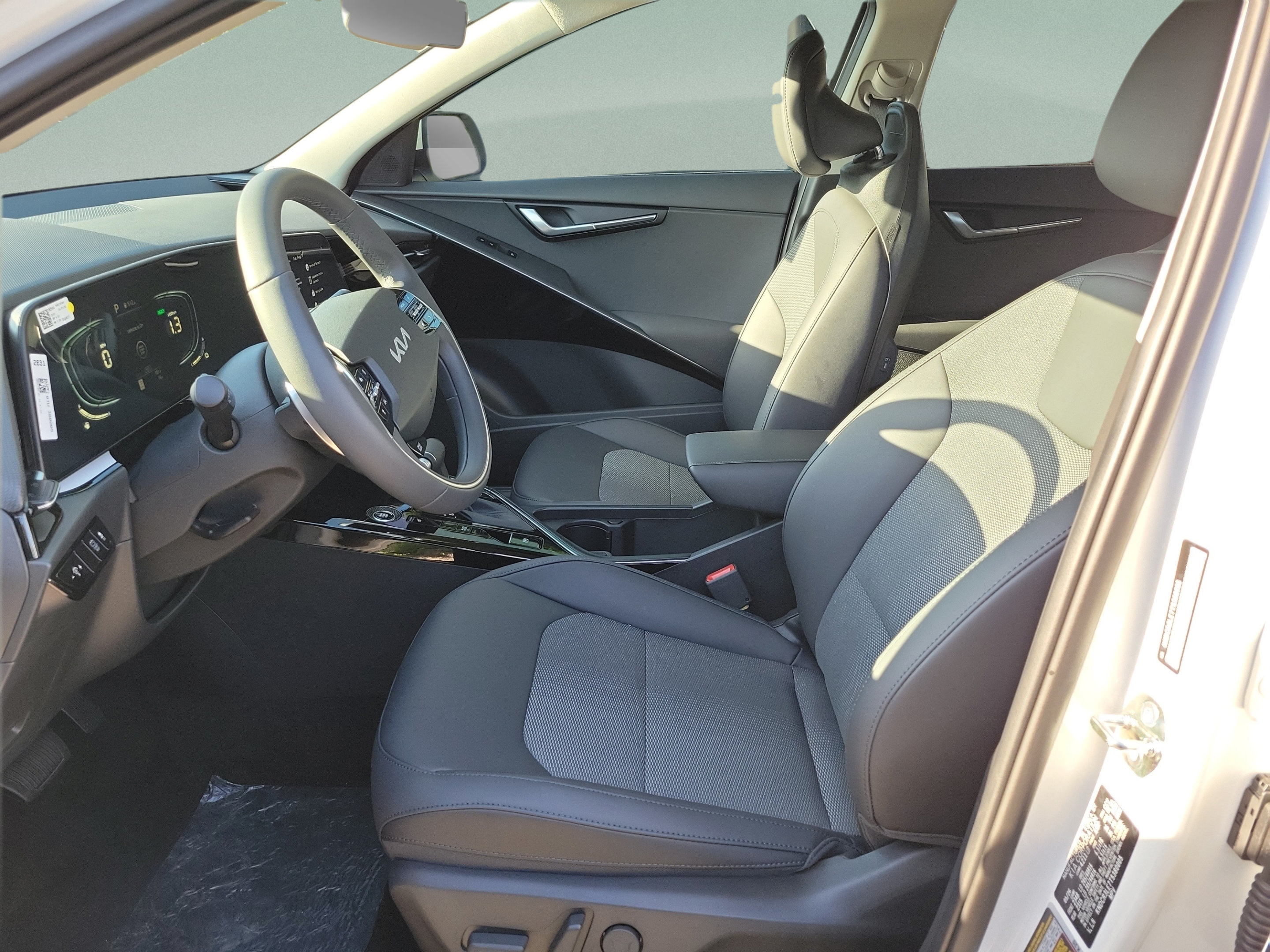 New 2026 Kia Niro EX FWD image 15