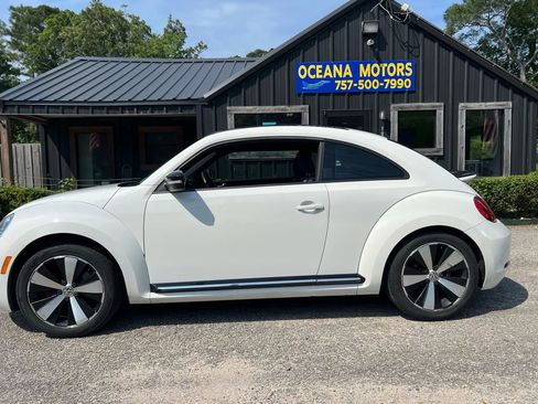 Used 2013 Volkswagen Beetle 2.0T image 8