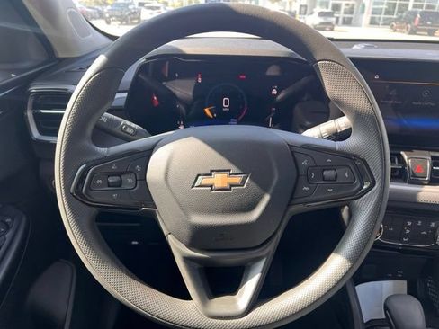 Used 2025 Chevrolet TrailBlazer LT w/ Driver Confidence Package AWD/4WD image 12