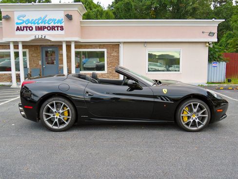 Used 2011 Ferrari California image 9