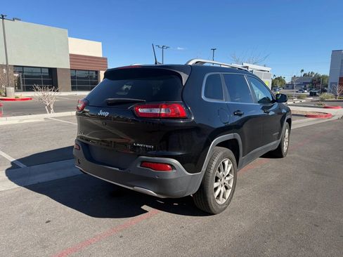 Used 2018 Jeep Cherokee Limited image 5
