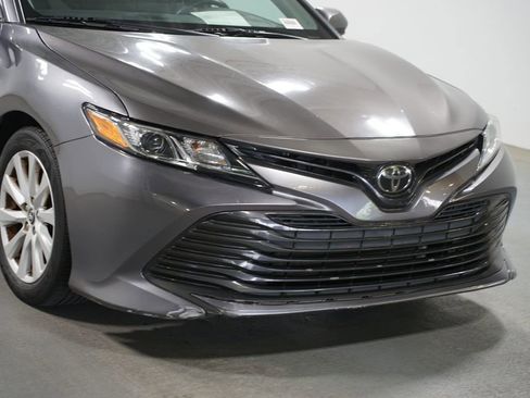 Used 2019 Toyota Camry LE FWD image 4