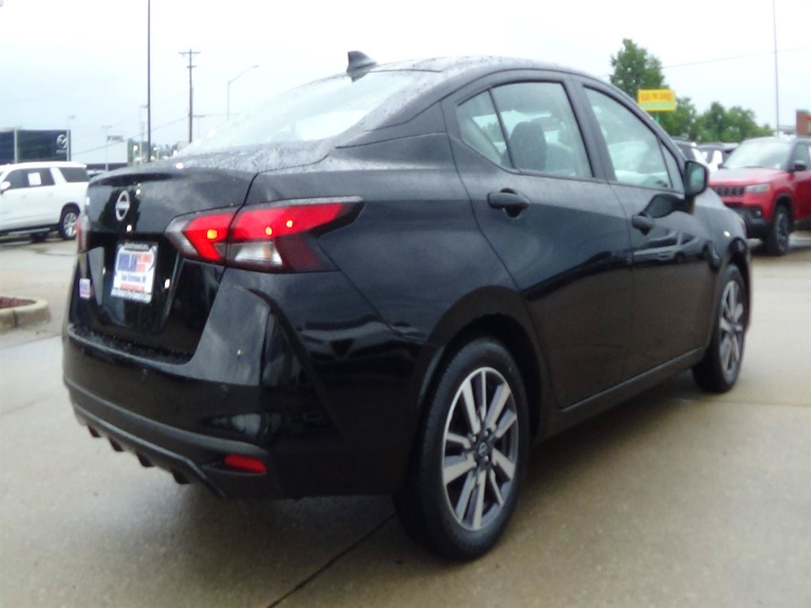 Used 2025 Nissan Versa SV FWD image 6