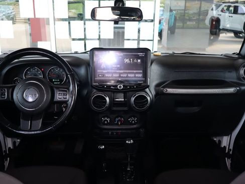 Used 2018 Jeep Wrangler Unlimited Sport w/ Connectivity Group AWD/4WD image 32