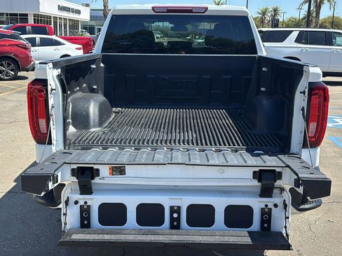 Certified 2025 GMC Sierra 1500 SLT image 7