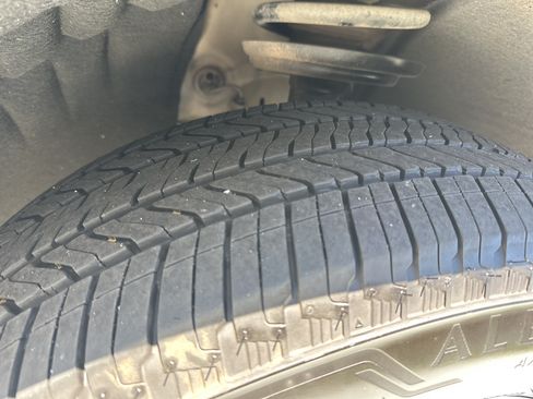 Used 2022 Chevrolet Traverse LS FWD image 12
