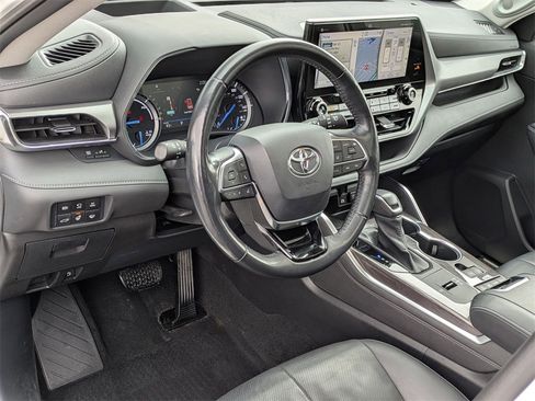 Used 2021 Toyota Highlander Platinum image 15