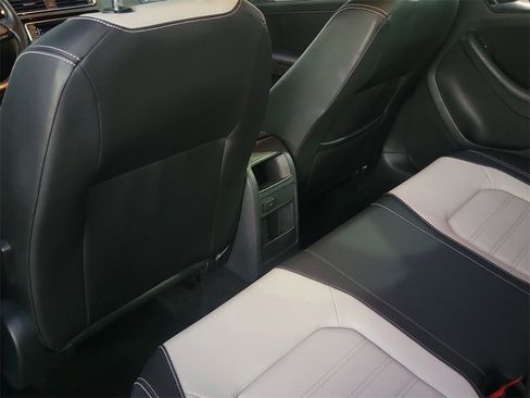 Used 2016 Volkswagen Jetta Sport image 13