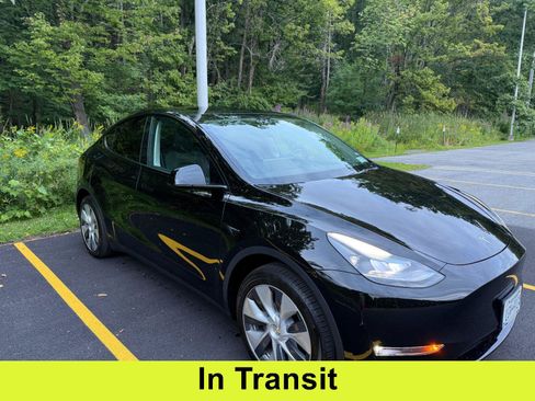 Used 2023 Tesla Model Y Long Range AWD/4WD image 1