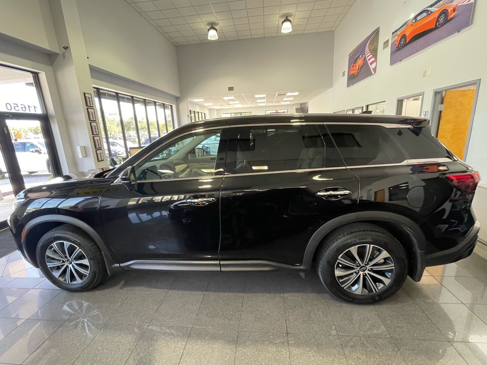 Used 2025 INFINITI QX60 Pure FWD image 2