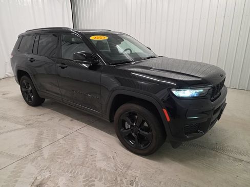 Used 2023 Jeep Grand Cherokee L Laredo AWD/4WD image 8