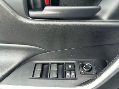 Used 2021 Toyota RAV4 LE image 14