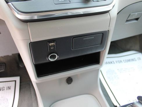 Used 2015 Toyota Sienna LE FWD image 25