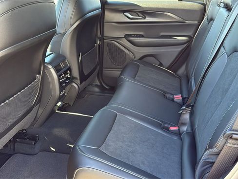 New 2025 Jeep Grand Cherokee Altitude image 12