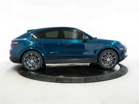 Certified 2024 Porsche Cayenne Coupe AWD/4WD image 8
